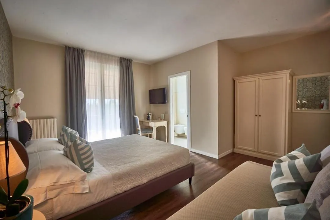 Hotel Clodia - Adults Only Сирмионе 3*,  Италия