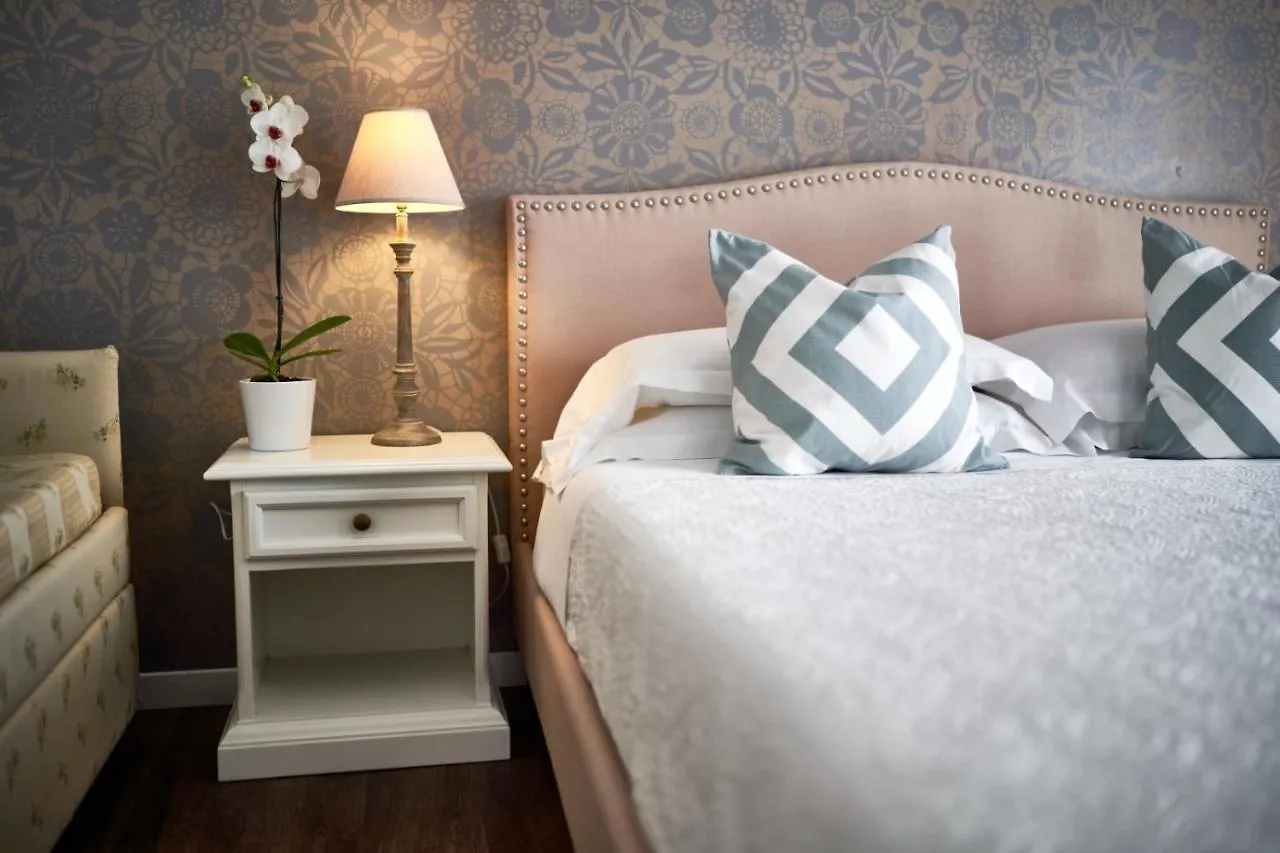 Hotel Clodia - Adults Only Сирмионе Италия