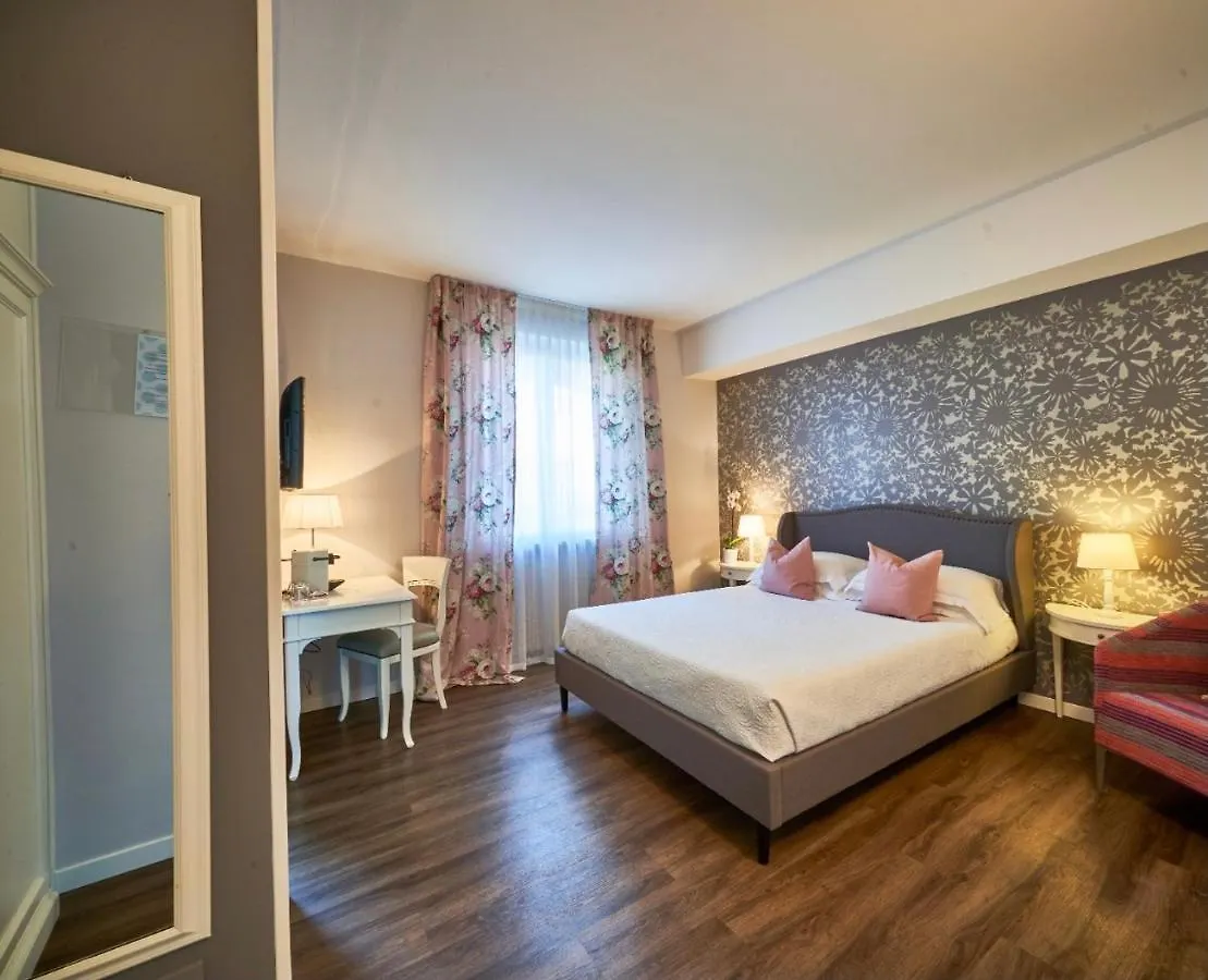Hotel Clodia - Adults Only Сирмионе