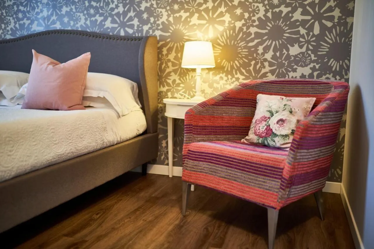 Hotel Clodia - Adults Only Сирмионе 3*,