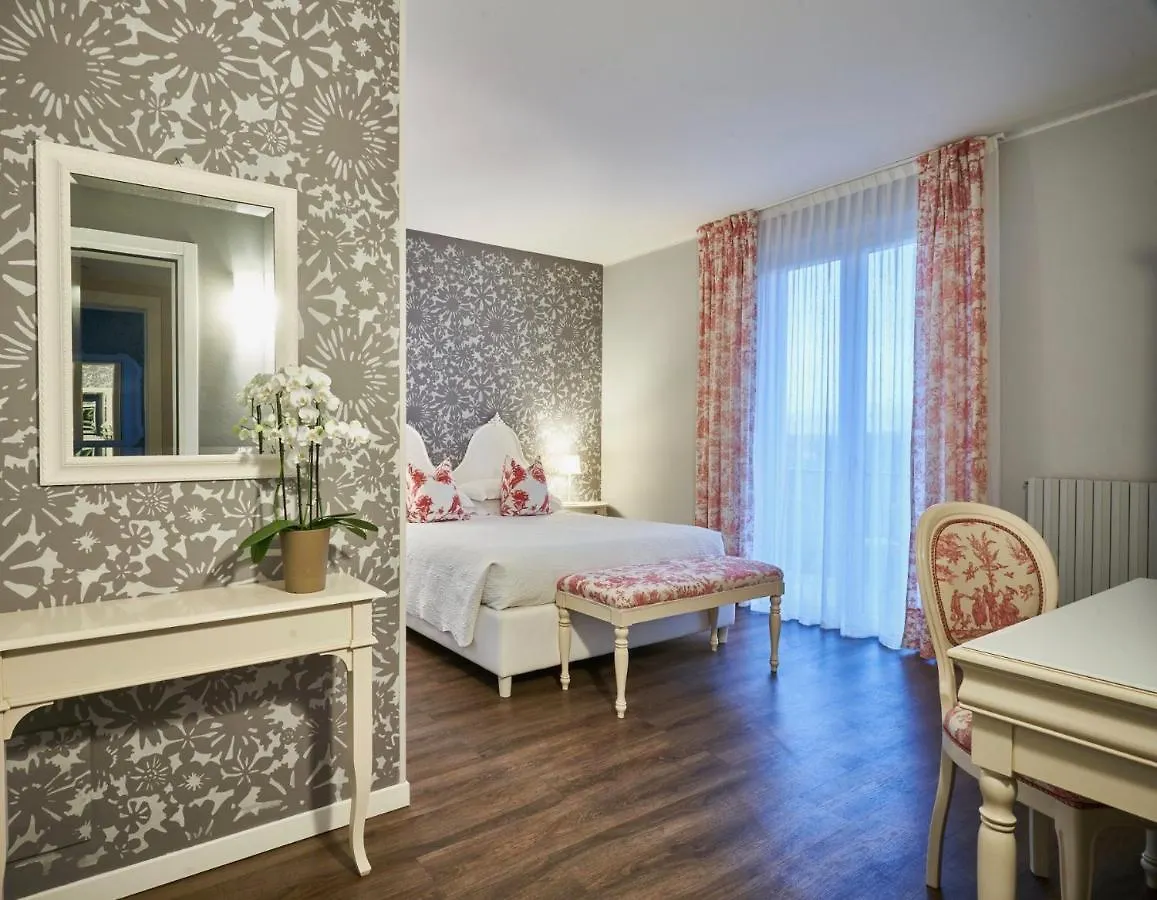 Hotel Clodia - Adults Only Сирмионе